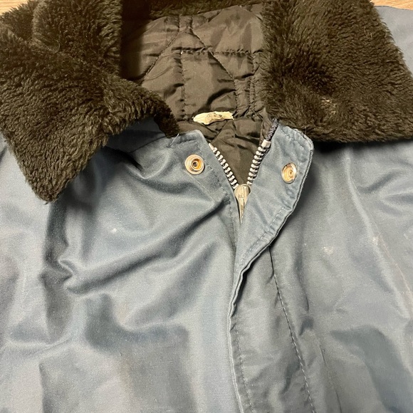 Vintage bomber jacket fits like a medium to large in great condition - Picture 3 of 3